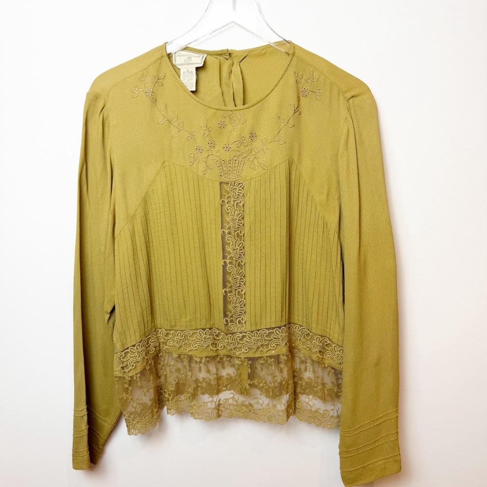 April Cornell | Vintage Romantic 90s Lace Blouse